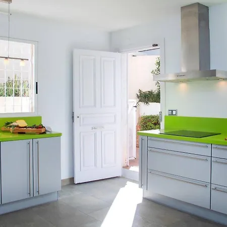 Les Rotes بيت للعطل